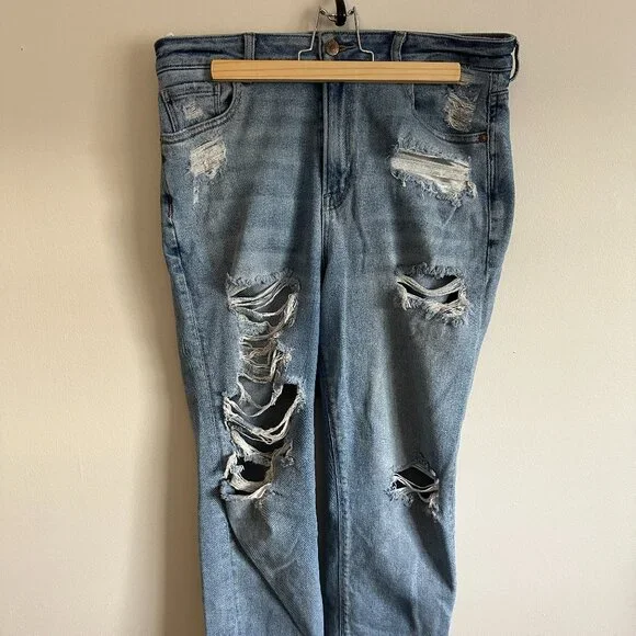 AE Ripped Relaxed Mom Jean - Picture 6 of 14